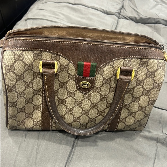 Gucci Brown with Signature Pattern - Picture 1 of 13